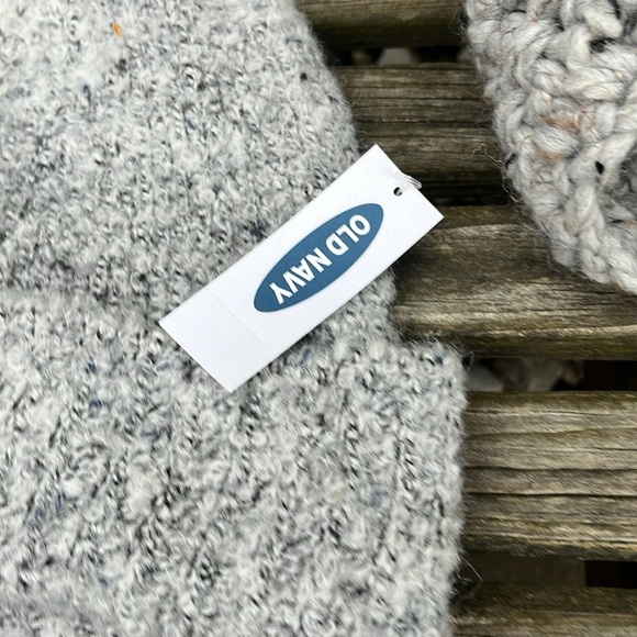 Handmade crochet scarf. Adding a hat in a similar color - Picture 6 of 7